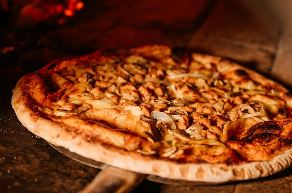 Pizza frisch aus dem Ofen bei Fener Imbiss