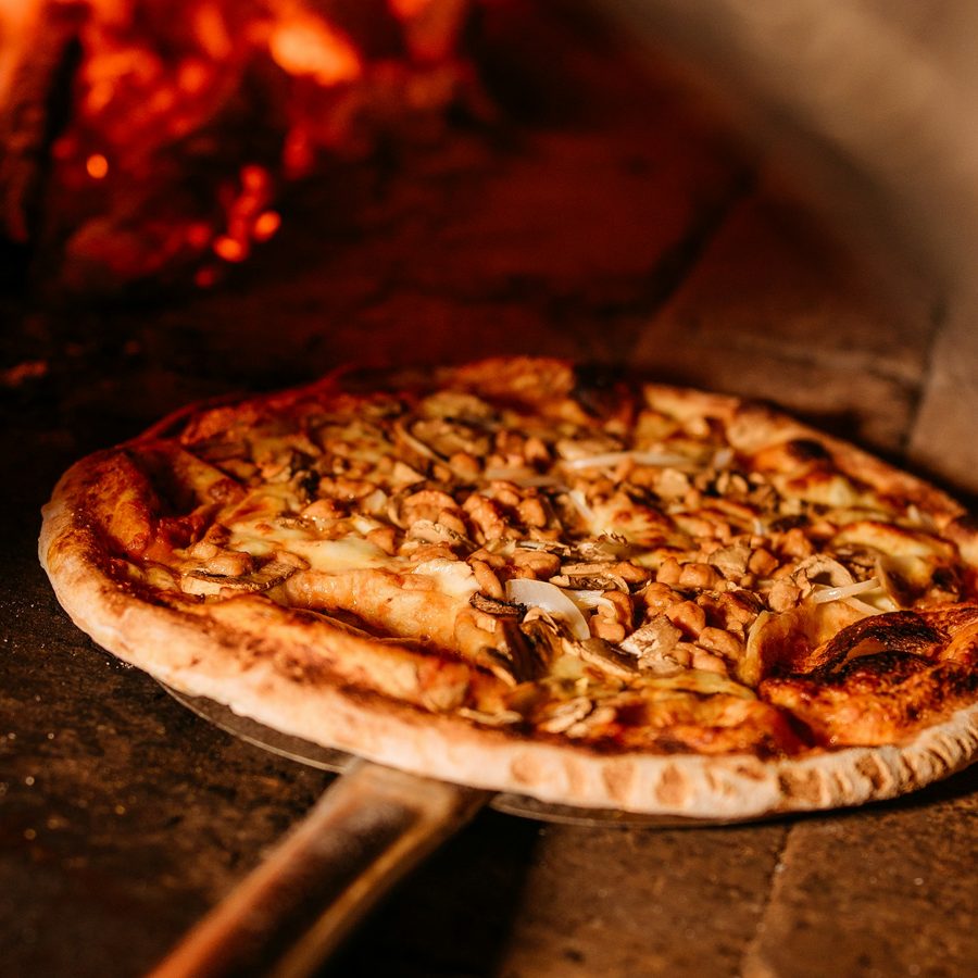 Pizza aus dem Holzofen